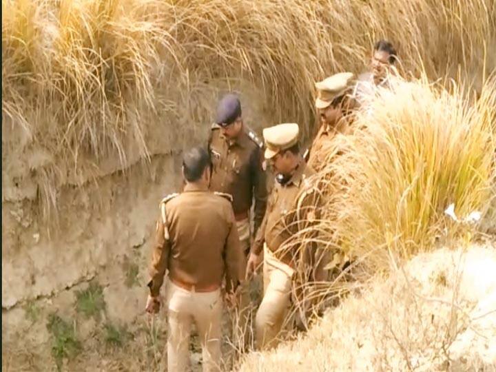 Naked dead body without head found in Firozabad ann फिरोजाबाद: युवक की नग्न अवस्था में मिली सिर कटी लाश, गांव वाले हैरान, पुलिस जांच में जुटी