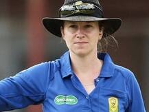 क्लेयर पोलोसाक ने रचा इतिहास, मेंस मैच में पहली महिला अंपायर बनीं