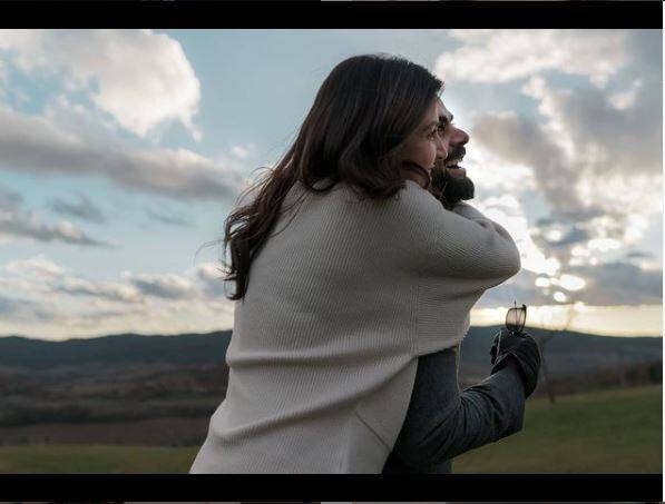 Anushka Sharma and Virat Kohli clicked in mumbai PHOTOS: विराट कोहली संग मां से मिलने पहुंचीं अनुष्का शर्मा, जल्द देने वाली हैं पहले बच्चे को जन्म