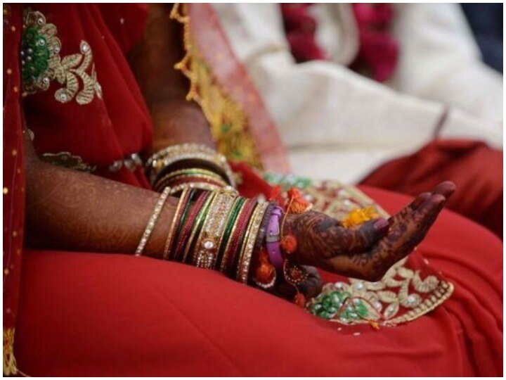 Karnataka launches scheme to give financial aid to Brahmin Brides who marry within community कर्नाटक: समुदाय के अंदर शादी करने पर ब्राह्मण दुल्हनों को मिलेगी आर्थिक मदद, विपक्ष ने जताई आपत्ति