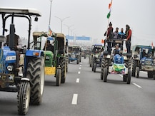Farmers Protest: ट्रैक्टर मार्च के दौरान एक्सप्रेस वे पर ही चला लंगर, जमीन पर बैठ किसानों ने खाया खाना