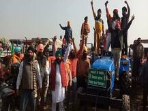 Farmers Protest सीतापुर में किसानों ने निकाला ट्रैक्टर मार्च, लगे सरकार विरोधी नारे, पुलिस से हुई झड़प