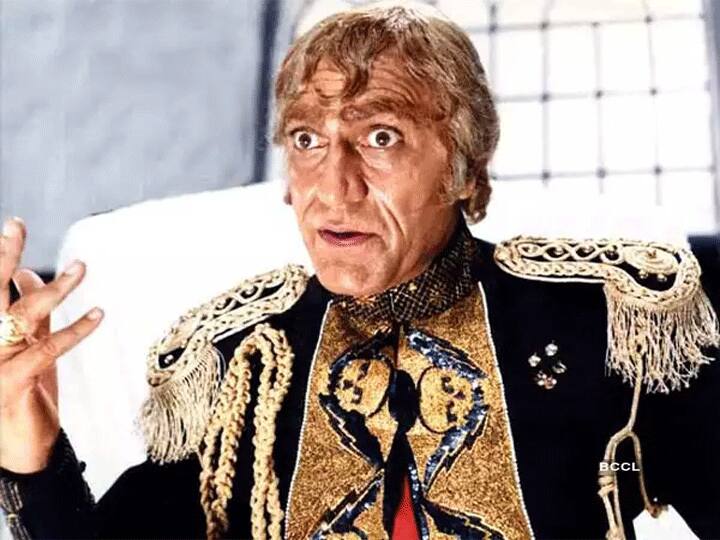 मिस्टर इंडिया(Mr. India) - फिल्म काफी पॉपुलर हुई थी. अनिल कपूर ने गायब होकर लोगों को खूब मज़ा दिलाया था. लेकिन फिल्म में विलेन मोगेंबो का किरदार ऐसा छाया कि आज भी जब जब अमरीश पुरी का जिक्र होता है तो इस रोल को खासतौर से याद किया जाता है. फिल्म में अमरीश पुरी अनिल कपूर पर भारी पड़ते नज़र आए थे. 