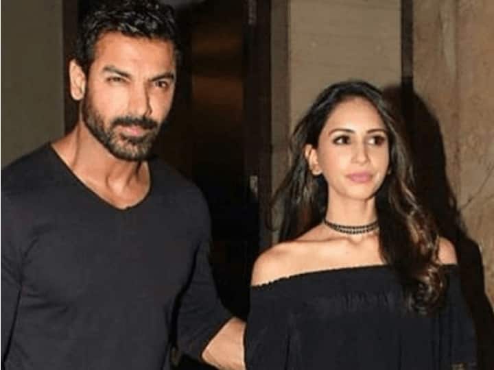 जॉन अब्राहम की एक गलती से आग बबूला हो उठीं बिपाशा बसु, टूट गया था 9 साल का रिश्ता!