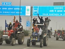 PHOTOS: लगातार 43वें दिन जारी रहा किसानों का आंदोलन, सिंघू बॉर्डर की सड़क पर उमड़ा ट्रैक्टरों का सैलाब