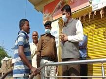 बिहार: खाद की कालाबाजारी की सूचना मिलते ही DM ने खुद की छापेमारी, दुकान को किया सील