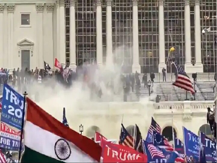 Indian flag tricolor seen in US Capitol Attack, video goes viral US Capitol: अमेरिका में ट्रंप समर्थकों की हिंसा के बीच दिखा भारतीय झंडा, वीडियो वायरल