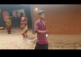 इश्क का ये सफर जारी रहा और इस इस बीच चंदू की मुलाकात हसीना नाम की एक लड़की से हुई. चंदू को हसीना से भी प्यार हो गया और वो उसे भी अपने घर ले आया.