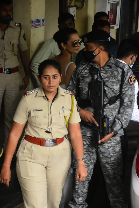 Photos: राजद्रोह के मामले में मुम्बई पुलिस के सामने पहुचीं कंगना रनौत, कड़ी सुरक्षा के बीच सामने आईं ये तस्वीरें