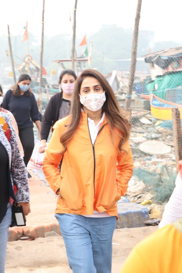 दिशा के अलावा जेनेलिया डिसूजा भी वर्सोवा जेटी पर नज़र आईं. 