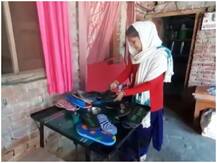 यूपी: कोरोना काल में शुरू किया चप्पल बनाने का काम, स्थानीय बाजारों में जमकर हो रही है डिमांड