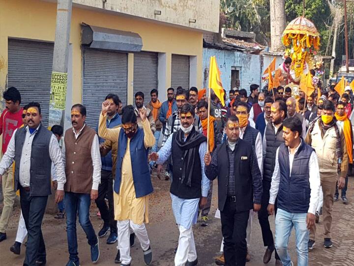 राम मंदिर निर्माण में हर घर से योगदान के लिए पीलीभीत में निकाली गई कीर्तन रैली, नहीं दिखा कोरोना का डर kirtan rally in pilibhit for ram mandir construction in ayodhya ann राम मंदिर निर्माण में हर घर से योगदान के लिए पीलीभीत में निकाली गई कीर्तन रैली, नहीं दिखा कोरोना का डर