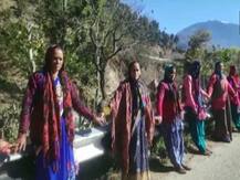 19 किलोमीटर सड़क निर्माण के लिये उत्तराखंड में विरोध की अनूठी मुहिम, पढ़ें पूरी खबर