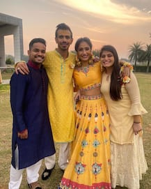 पीली धूप पहन के तुम : Dhanashree Verma और Yuzvendra Chahal की हल्दी सेरेमनी की अनदेखी तस्वीरें आई सामने