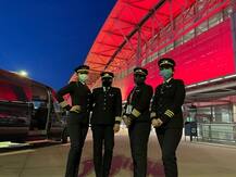 नार्थ पोल से होकर बेंगलूरु पहुंची भारत की बेटियां, दुनिया के सबसे लंबे हवाई मार्ग पर उड़ान भर बनाया रिकॉर्ड