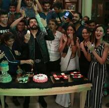 Naagin 5: शरद मल्होत्रा ने सेट पर मनाया अपना 38वां जन्मदिन, सुरभि चंदना के साथ खिंचावाई तस्वीरें