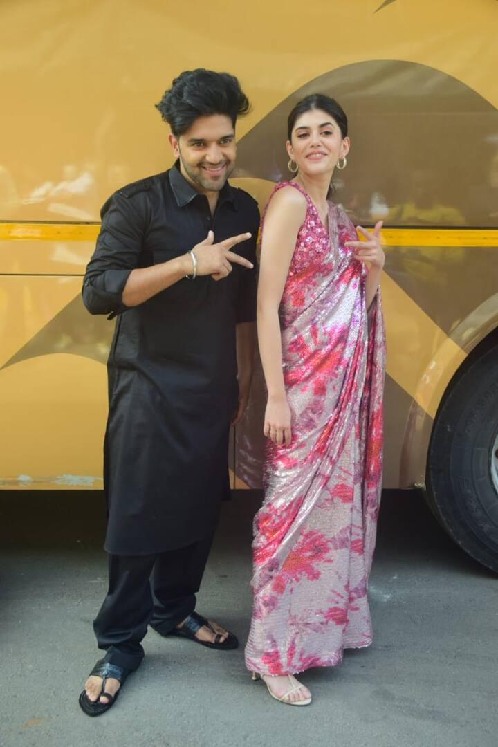 सुशांत की मौत के बाद ऐसी खबरें आईं थीं कि संजना इंडस्ट्री छोड़ने वाली हैं. लेकिन अब उनके फैंस को इस खबर ने खुश कर दिया है.