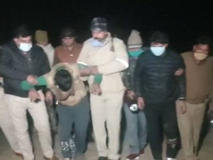 ग्रेटर नोएडा में बड़ी मुठभेड़, फायरिंग में घायल हुए चार बदमाश, तीन फरार police arrested four criminal during encounter in greater noida ann ग्रेटर नोएडा में बड़ी मुठभेड़, फायरिंग में घायल हुए चार बदमाश, तीन फरार