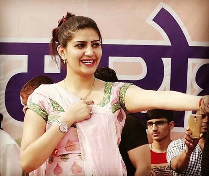 Know About The Net Worth Of Sapna Choudhary | рдХрд░реЛрдбрд╝реЛрдВ рдХреА рд╕рдВрдкрддреНрддрд┐ рдХреА рдорд╛рд▓рдХрд┐рди рд╣реИрдВ Sapna Choudhary, рдПрдХ рд╕реНрдЯреЗрдЬ рдкрд░рдлреЙрд░рдореЗрдВрд╕ рдХреЗ рд▓реЗрддреА рд╣реИрдВ рдЗрддрдиреЗ рд▓рд╛рдЦ рд░реБрдкрдП! Know About The Net Worth Of Sapna Choudhary | рдХрд░реЛрдбрд╝реЛрдВ рдХреА рд╕рдВрдкрддреНрддрд┐ рдХреА рдорд╛рд▓рдХрд┐рди рд╣реИрдВ Sapna Choudhary, рдПрдХ рд╕реНрдЯреЗрдЬ рдкрд░рдлреЙрд░рдореЗрдВрд╕ рдХреЗ рд▓реЗрддреА рд╣реИрдВ рдЗрддрдиреЗ рд▓рд╛рдЦ рд░реБрдкрдП!