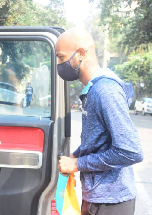 बता दें कि हार्दिक और उनके बेटे अगस्त्य सोशल मीडिया पर इन दिनों छाए रहे. हाल में ही क्यूट सा वीडियो सोशल मीडिया पर जमकर वायरल हुआ जिसमें अगस्त्य बड़े ही प्यार से बैठे हुए हैं और उनके पापा उन्हें घूमा रहे हैं. 