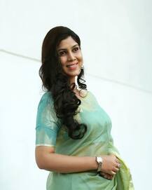 बेटी ले चुकी हैं गोद लेकिन अब तक नहीं की है शादी, ऐसी है टेलीविज़न की पार्वती यानि Sakshi tanwar की रीयल लाइफ