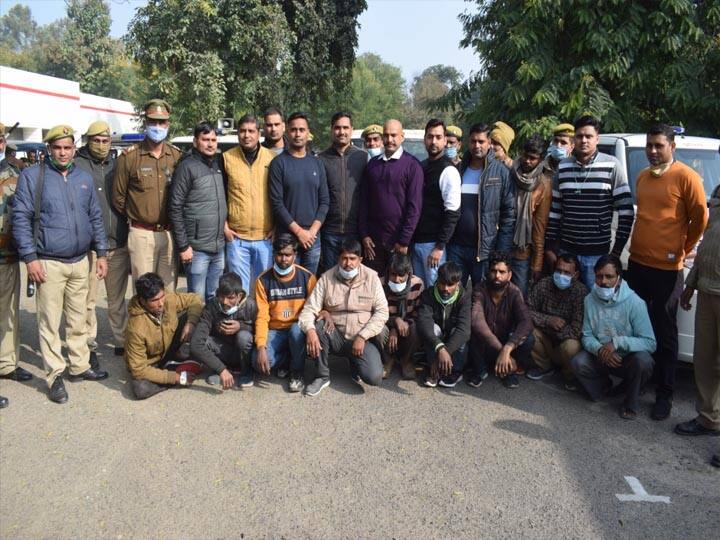 फिरोजाबाद के तीन थाना क्षेत्रों की पुलिस ने पकड़ा डकैतों का बड़ा गैंग, 10 गिरफ्तार, यूपी-एमपी तक फैला था आतंक Firozabad Police arrest gang of Inter state Robbers ann फिरोजाबाद के तीन थाना क्षेत्रों की पुलिस ने पकड़ा डकैतों का बड़ा गैंग, 10 गिरफ्तार, यूपी-एमपी तक फैला था आतंक