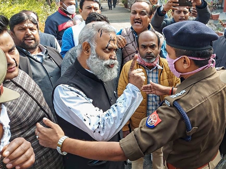 AAP MLA Somnath Bharti reaction after he sent in judicial custody आप विधायक सोमनाथ भारती का सीएम योगी पर आरोप, कहा- पहले स्याही फिकवाई फिर जेल भिजवाया