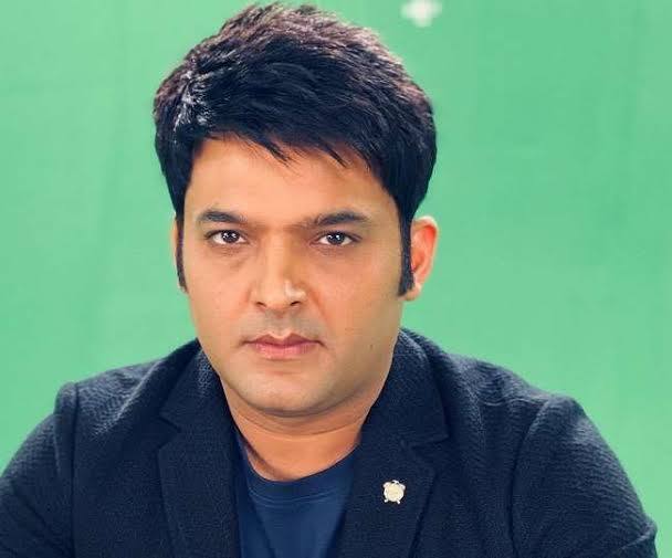 कपिल शर्मा: कॉमेडी के किंग कपिल शामरा ने 2007 में द ग्रेट इंडियन लाफ्टर चैलेंज जीतकर सफलता की नई कहानी शुरू की और तब से वह हम सब को एंटरटेन करते नजर आ रहे हैं. कपिल अच्छे सिंगर भी हैं और इस वजह से उन्होंने इंडियन आइडल का ऑडिशन दिया था लेकिन रिजेक्ट हो गए थे.