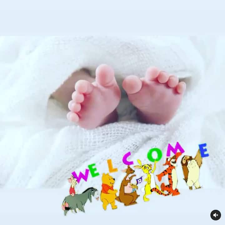 इसके बाद विराट के भाई विकास कोहली ने बच्ची की पहली तस्वीर भी शेयर की. अब सभी को इस बच्ची के नाम का काफी बेसब्री से इंतजार है.