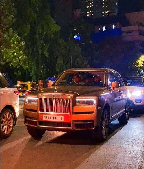 नीता अंबानी के घर का स्टाफ हो या कार ड्राइवर सभी को कई टेस्ट से होकर गुजरना पड़ता है. इन टेस्ट में सफल होने वाले ही देश के सबसे अमीर खानदान के स्टाफ में शामिल हो पाते हैं.