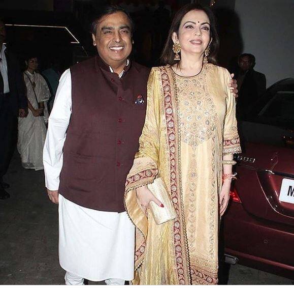 सैलरी के अलावा ड्राइवर को कई और दूसरे बेनिफिट्स भी मिले हुए हैं जैसे कि रहने-खाने की सुविधा.