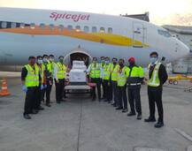 तस्वीरें: दिल्ली आ रही है 'कोविशिल्ड' वैक्सीन की पहली खेप, पूणे एयरपोर्ट से रवाना