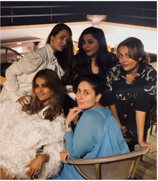 आपको बता दें कि करीना कपूर के अपार्टमेंट का नाम Fortune Heights है और ऐसी खबरें हैं कि जल्द ही करीना और सैफ नए घर में शिफ्ट करने वाले हैं.