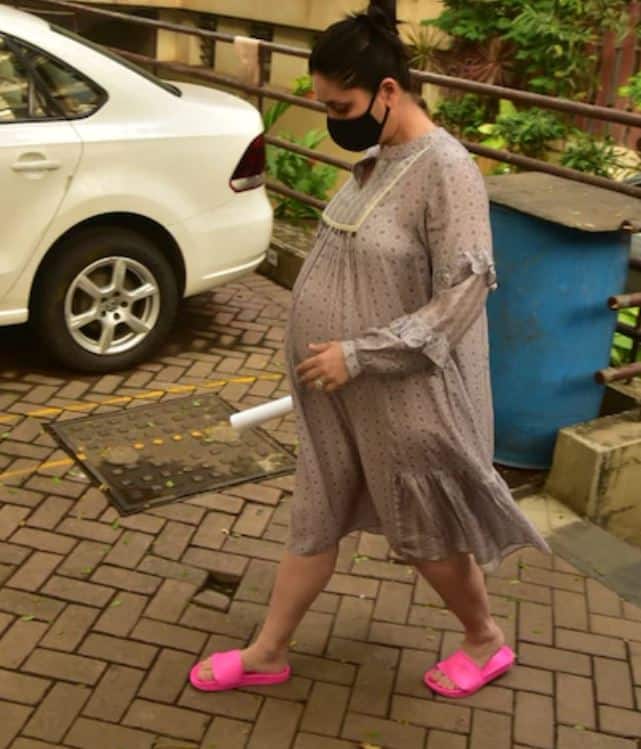 चुकि इन दिनों सैफ अली फिल्म की शूटिंग के लिए जयपुर में हैं ऐसे में करीना अपने दोस्तों के साथ समय बिता रही हैं.