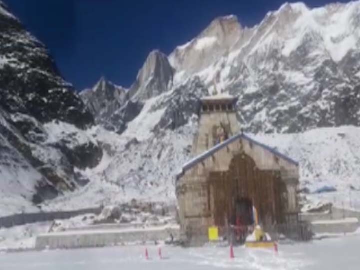 केदारनाथ में जबरदस्त ठंड, तीन फीट बर्फ की मोटी चादर से ढका धाम snowfall occurred in high altitude areas including kedarnath dham in uttarakhand ann केदारनाथ में जबरदस्त ठंड, तीन फीट बर्फ की मोटी चादर से ढका धाम