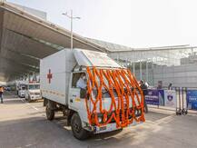 देश के 13 जगहों पर पहुंची 'कोविशील्ड' की पहली खेप, 16 जनवरी को वैक्सीनेशन की तैयारी पूरी