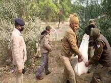 ग्रेटर नोएडा में डीएम कार्यालय के बाहर मिला युवक का शव, आत्महत्या की आशंका