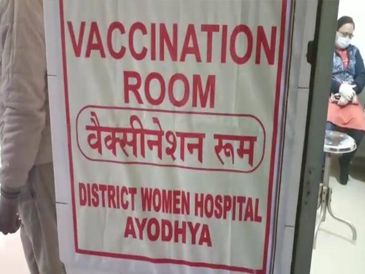 Negligence found in vaccination list in Ayodhya ann अयोध्या में वैक्सीनेशन की लिस्ट में बड़ी लापरवाही, मृतक नर्स व संविदा समाप्त डॉक्टरों के नाम शामिल