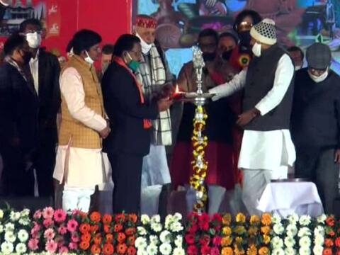 लोकरंग की छटा के बीच गोरखपुर महोत्सव का हुआ शुभारंभ, पर्यटन मंत्री बोले- संतों-पुरोधाओं ने भारतीय संस्कृति को बचाया लोकरंग की छटा के बीच गोरखपुर महोत्सव का हुआ शुभारंभ, पर्यटन मंत्री बोले- संतों-पुरोधाओं ने भारतीय संस्कृति को बचाया