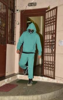 IN PICS: अजीबोगरीब मास्क और सनग्लासेस के साथ नए लुक में स्पॉट हुए रणवीर सिंह