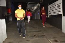 गर्लफ्रेंड दिशा पटानी को लेकर फैमिली के साथ डिनर करने पहुंचे टाइगर श्रॉफ, देखें तस्वीरें