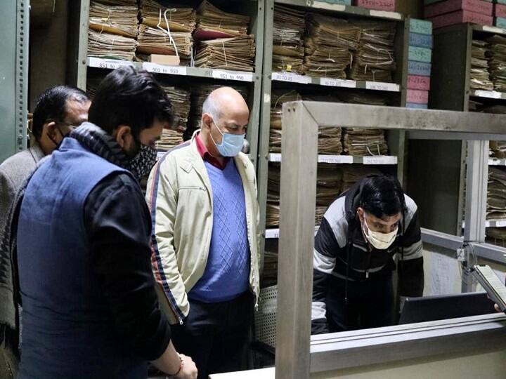 दिल्ली: श्रम कार्यालय का औचक निरीक्षण करने पहुंचे मनीष सिसोदिया, गड़बड़ियां मिलने पर मैनेजर बर्खास्त delhi Manish Sisodia inspection labor office manager dismissed irregularities दिल्ली: श्रम कार्यालय का औचक निरीक्षण करने पहुंचे मनीष सिसोदिया, गड़बड़ियां मिलने पर मैनेजर बर्खास्त