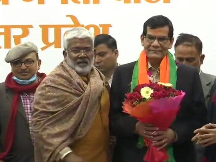 Narendra Modi Man Former IAS officer AK Sharma joins BJP in Lucknow ANN यूपी की राजनीति में 'मोदी मैन' एके शर्मा की एंट्री, योगी कैबिनेट में मिल सकती है जगह