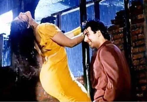 इतना ही रवीना को उस दिन पीरियड भी हो रहे थे जिसके कारण बेहद दर्द में थी. इतने दर्द के बादवूज रवीना ने गाने को बेहद खूबसूरती के साथ शूट किया.