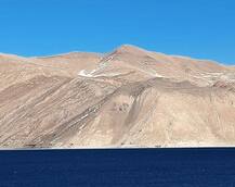 Pictures: चीन से टकराव के बीच Pangong Lake पहुंचा abp न्यूज़, देखिए बेहद खूबसूरत तस्वीरें