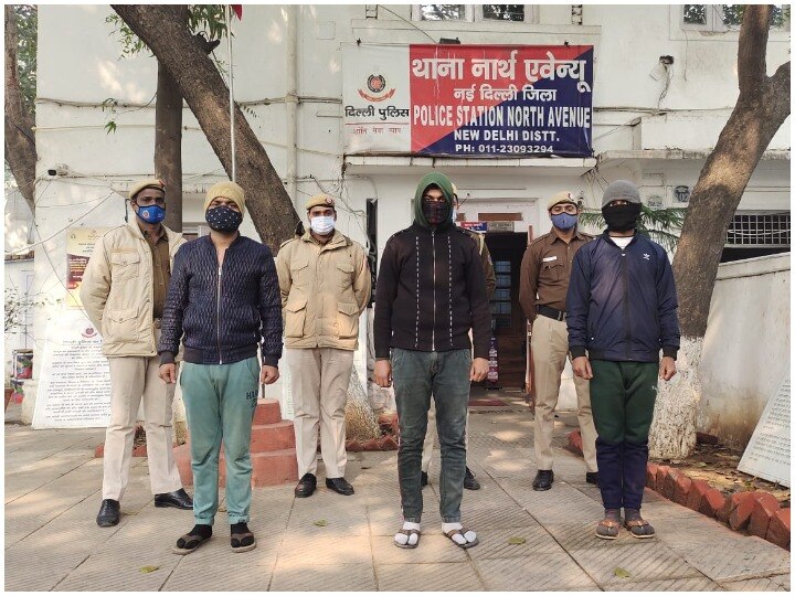Delhi: Police arrested three civil defense volunteers in case of fake invoice of Covid-19 ANN दिल्ली: कोविड-19 के फेक चालान काटने के मामले में पुलिस ने सिविल डिफेंस के तीन वॉलिंटियर्स को किया गिरफ्तार