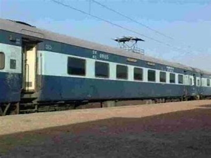 Bhabhua Ara Patna intercity express restarted after 9 months, know how passengers reacted  ann नौ महीने के लंबे इंतजार के बाद फिर शुरू हुई भभुआ-आरा-पटना इंटरसिटी, यात्रियों ने जताई खुशी