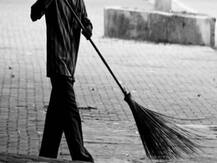 उत्तराखंड: 3 महीने से वेतन न मिलने से नाराज सफाई कर्मचारियों ने की तालाबंदी, नगर पालिका के खिलाफ प्रदर्शन