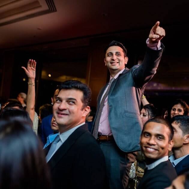 सोनम कपूर ने सीरम इंस्टिट्यूट ऑफ इंडिया के सीईओ की एक तस्वीर शेयर की है. इसमें वह दुनिया को बचाने के लिए उनका आभार जता रही हैं और उन्हें जन्मदिन की बधाई दे रही हैं.  