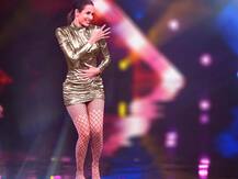 Malaika Arora बनीं Helen, ‘पिया तू अब तो आ जा’ गाने पर किया जमकर डांस, देखें Video